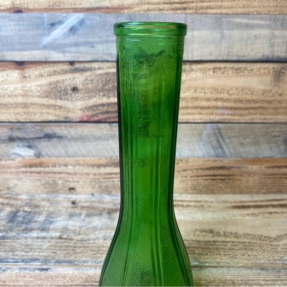 Portland Glass Co PGC 9" Emerald Green Ribbed Glass Bud Flower Vase - Picture 5 of 7